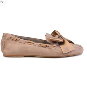 Rangoni Firenze Amalfi DREAM DRIVER in Nude Cashmere/Matching Bow Size EUC